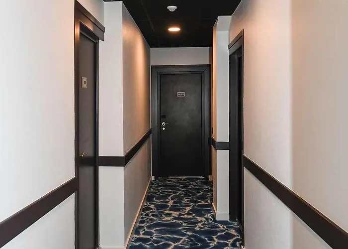 Western Centre Gare Otel 4*