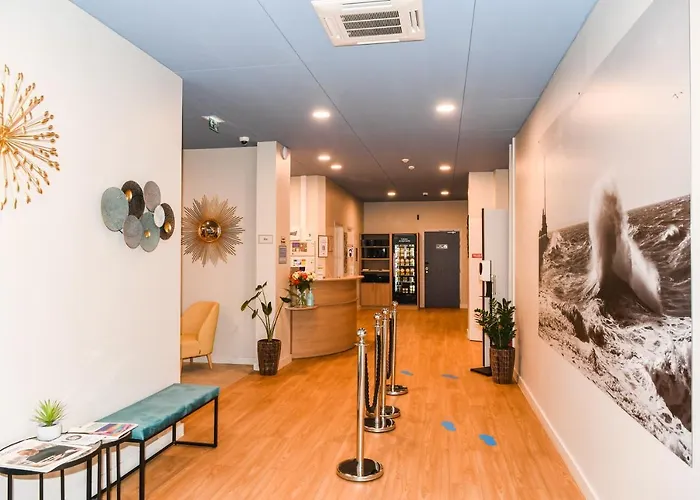 Western Centre Gare Otel 4*