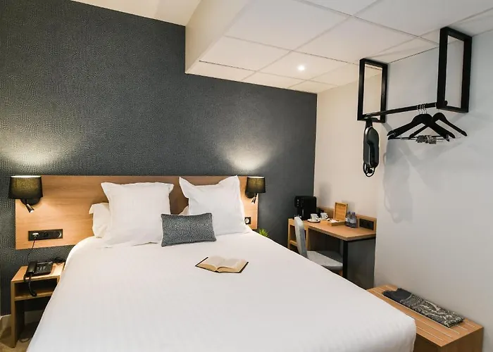 Western Centre Gare Otel 4*